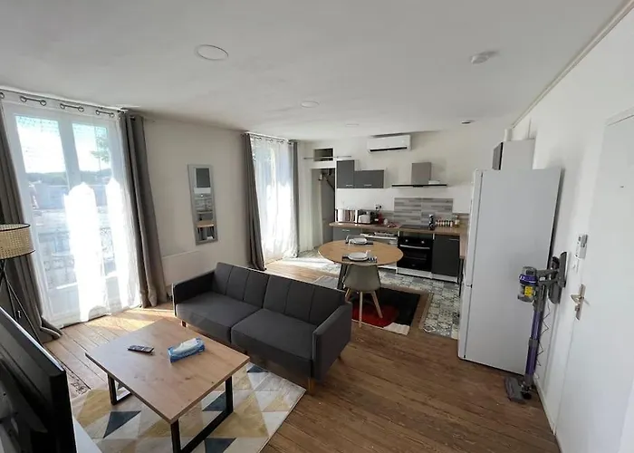 Avec Balcon Proche Du Centre.